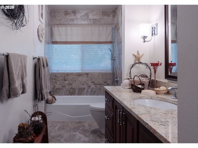 18040 ROYCE Way, Lake Oswego, OR 97034