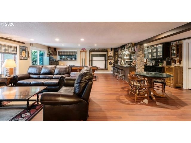 18040 ROYCE Way, Lake Oswego, OR 97034