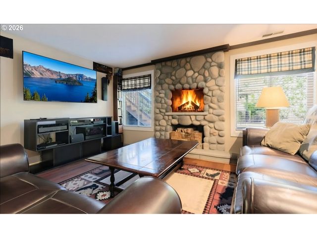 18040 ROYCE Way, Lake Oswego, OR 97034