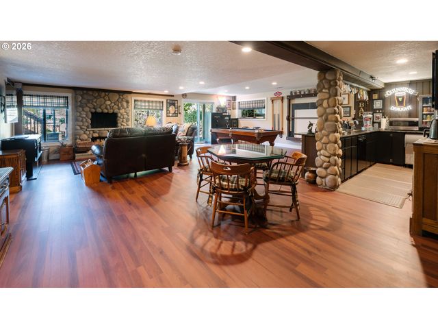 18040 ROYCE Way, Lake Oswego, OR 97034