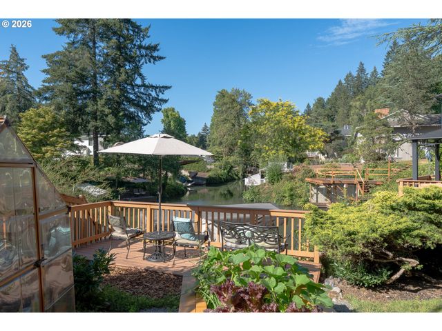 18040 ROYCE Way, Lake Oswego, OR 97034