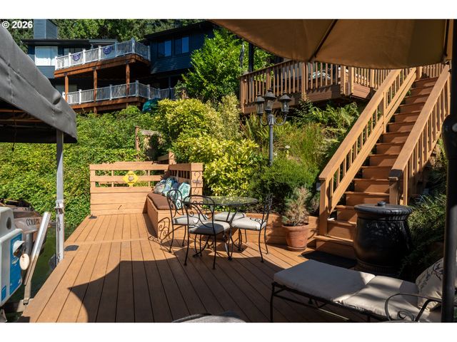 18040 ROYCE Way, Lake Oswego, OR 97034