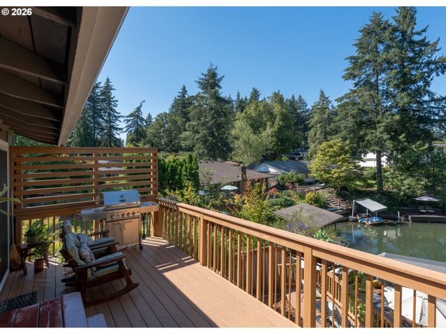 18040 ROYCE Way, Lake Oswego, OR 97034