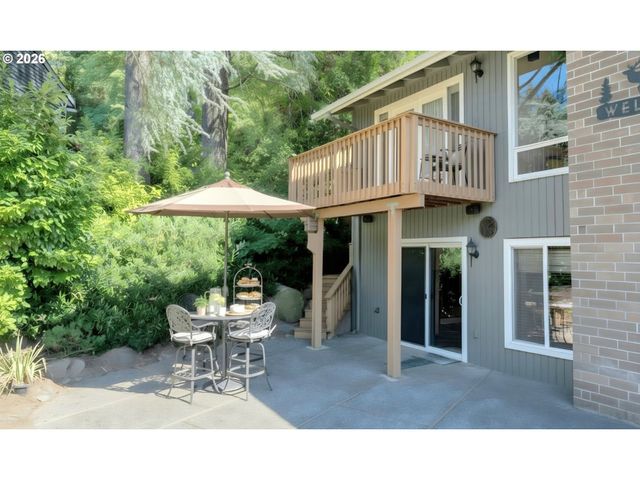 18040 ROYCE Way, Lake Oswego, OR 97034