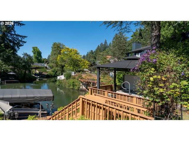 18040 ROYCE Way, Lake Oswego, OR 97034