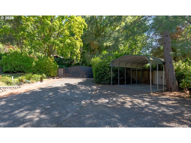 18040 ROYCE Way, Lake Oswego, OR 97034