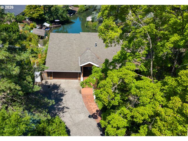18040 ROYCE Way, Lake Oswego, OR 97034