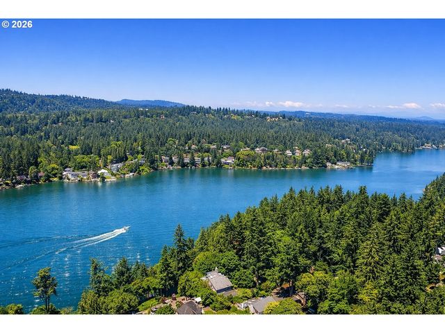 18040 ROYCE Way, Lake Oswego, OR 97034