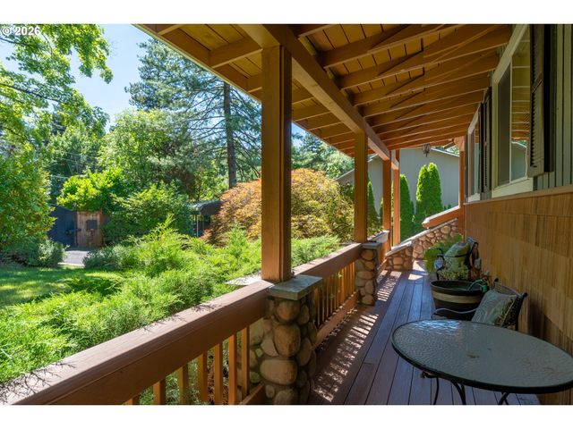 18040 ROYCE Way, Lake Oswego, OR 97034