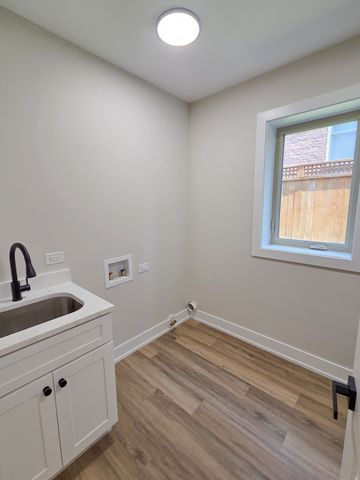 6529 28th Place, Berwyn, IL 60402