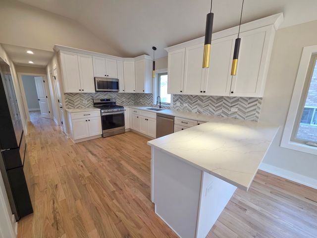 6529 28th Place, Berwyn, IL 60402