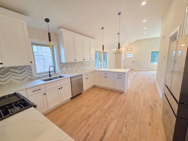 6529 28th Place, Berwyn, IL 60402