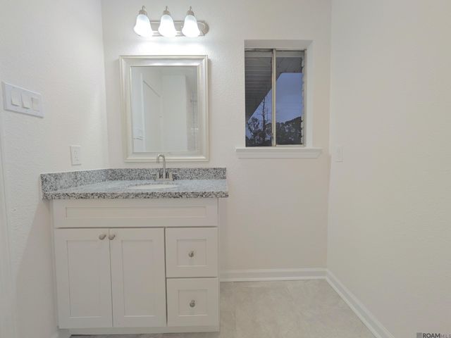 347 Nassau Dr, Baton Rouge, LA 70815