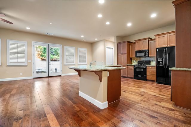 5512 W Orchard Avenue, Visalia, CA 93277