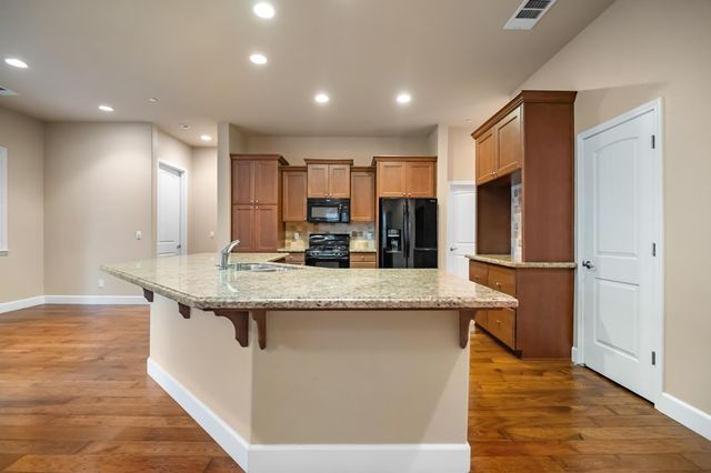 5512 W Orchard Avenue, Visalia, CA 93277