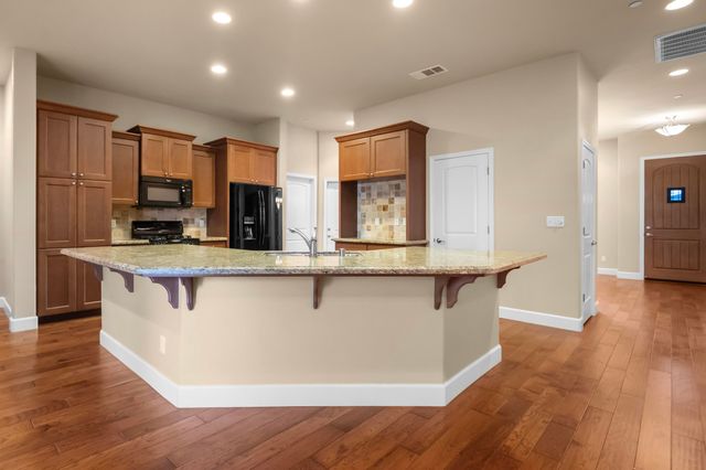 5512 W Orchard Avenue, Visalia, CA 93277