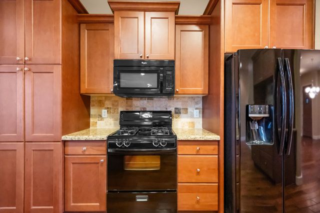 5512 W Orchard Avenue, Visalia, CA 93277