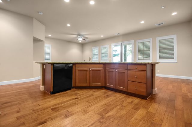 5512 W Orchard Avenue, Visalia, CA 93277