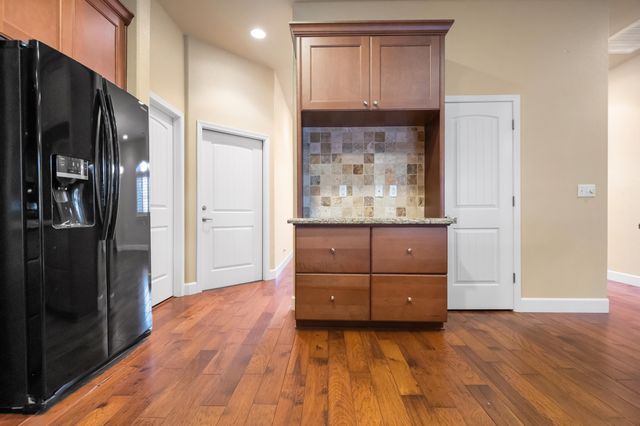 5512 W Orchard Avenue, Visalia, CA 93277