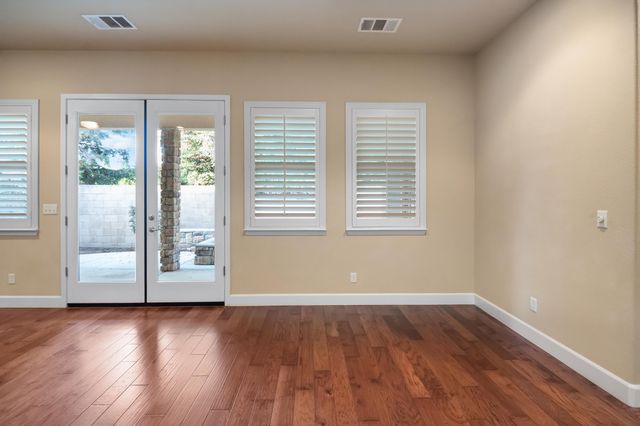 5512 W Orchard Avenue, Visalia, CA 93277