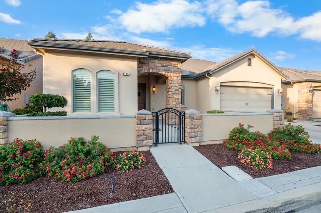 5512 W Orchard Avenue, Visalia, CA 93277