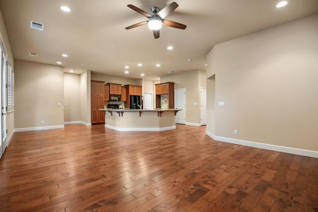 5512 W Orchard Avenue, Visalia, CA 93277