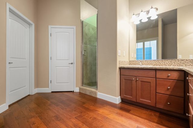 5512 W Orchard Avenue, Visalia, CA 93277