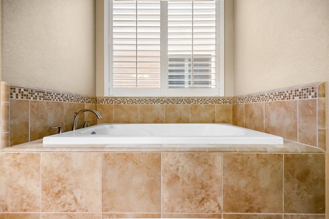 5512 W Orchard Avenue, Visalia, CA 93277