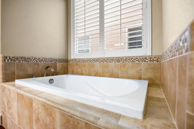 5512 W Orchard Avenue, Visalia, CA 93277