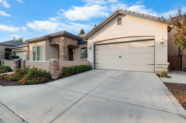 5512 W Orchard Avenue, Visalia, CA 93277