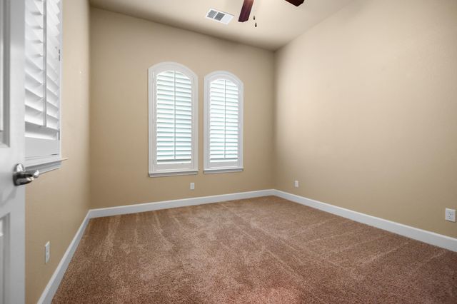 5512 W Orchard Avenue, Visalia, CA 93277