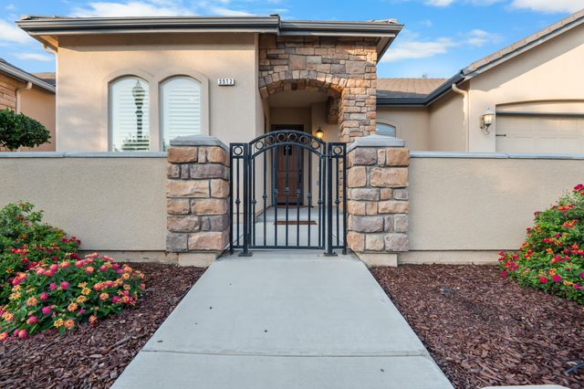 5512 W Orchard Avenue, Visalia, CA 93277