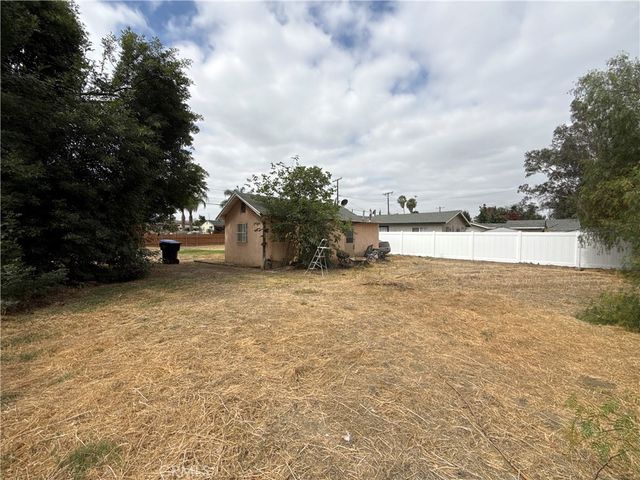 1284 E Laurelwood, San Bernardino, CA 92408