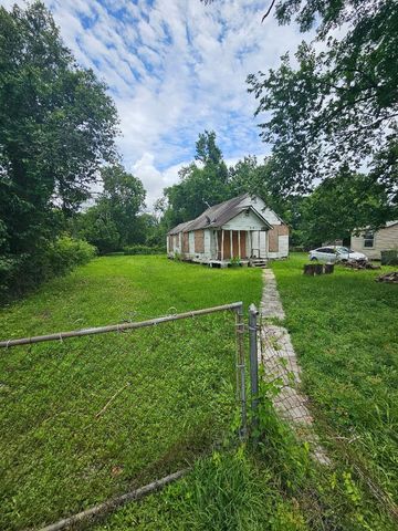 6718 Lockwood Drive, Houston, TX 77028
