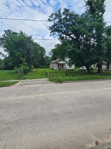 6718 Lockwood Drive, Houston, TX 77028