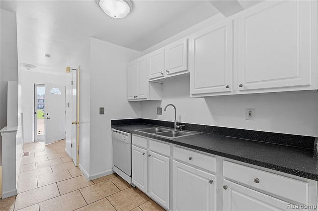 26066 Franklin Pointe Drive, Southfield, MI 48034