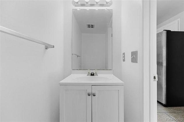 26066 Franklin Pointe Drive, Southfield, MI 48034