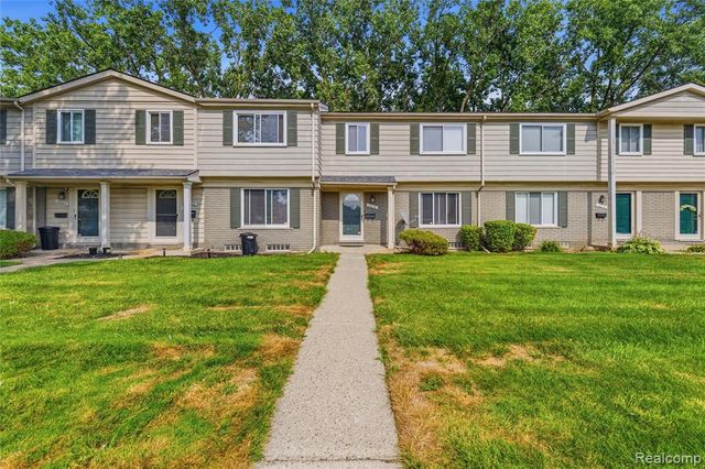 26066 Franklin Pointe Drive, Southfield, MI 48034