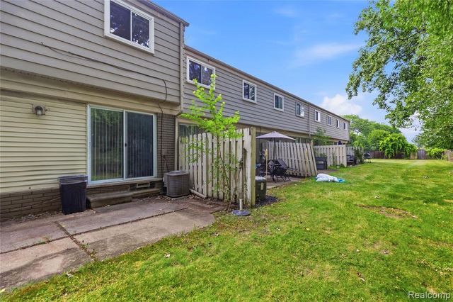 26066 Franklin Pointe Drive, Southfield, MI 48034