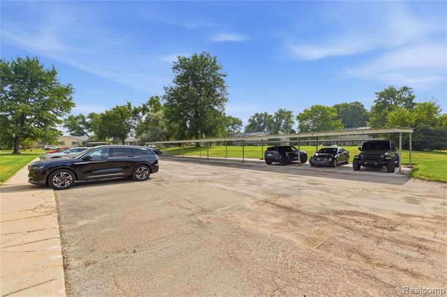 26066 Franklin Pointe Drive, Southfield, MI 48034