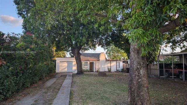 76 W 14th St, Hialeah, FL 33010