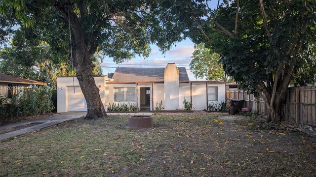 76 W 14th St, Hialeah, FL 33010