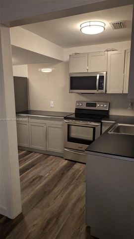 76 W 14th St, Hialeah, FL 33010