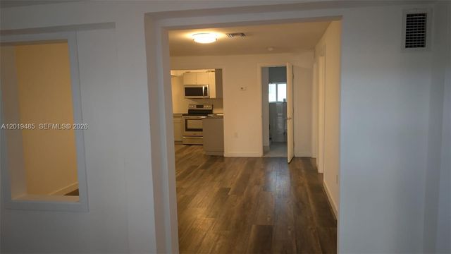 76 W 14th St, Hialeah, FL 33010