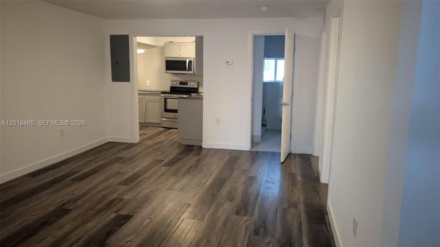 76 W 14th St, Hialeah, FL 33010