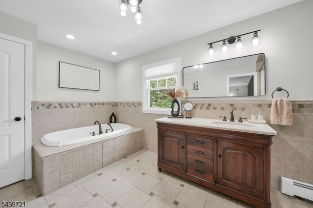 21 Tulip Ter, Wayne Twp., NJ 07470
