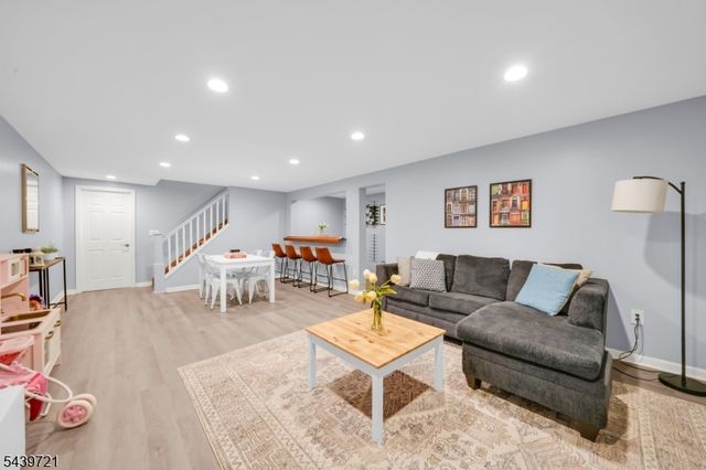 21 Tulip Ter, Wayne Twp., NJ 07470