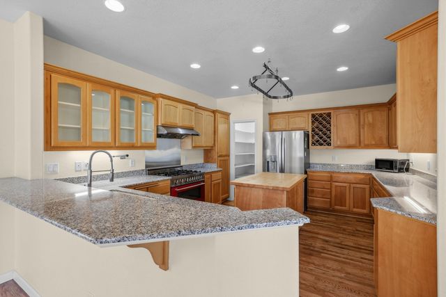 369 Meadow Drive, Ashland, OR 97520