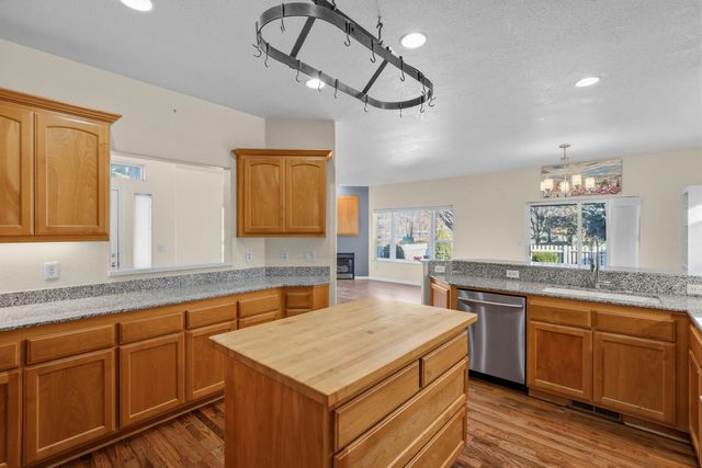 369 Meadow Drive, Ashland, OR 97520