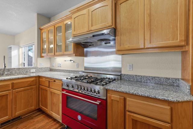 369 Meadow Drive, Ashland, OR 97520